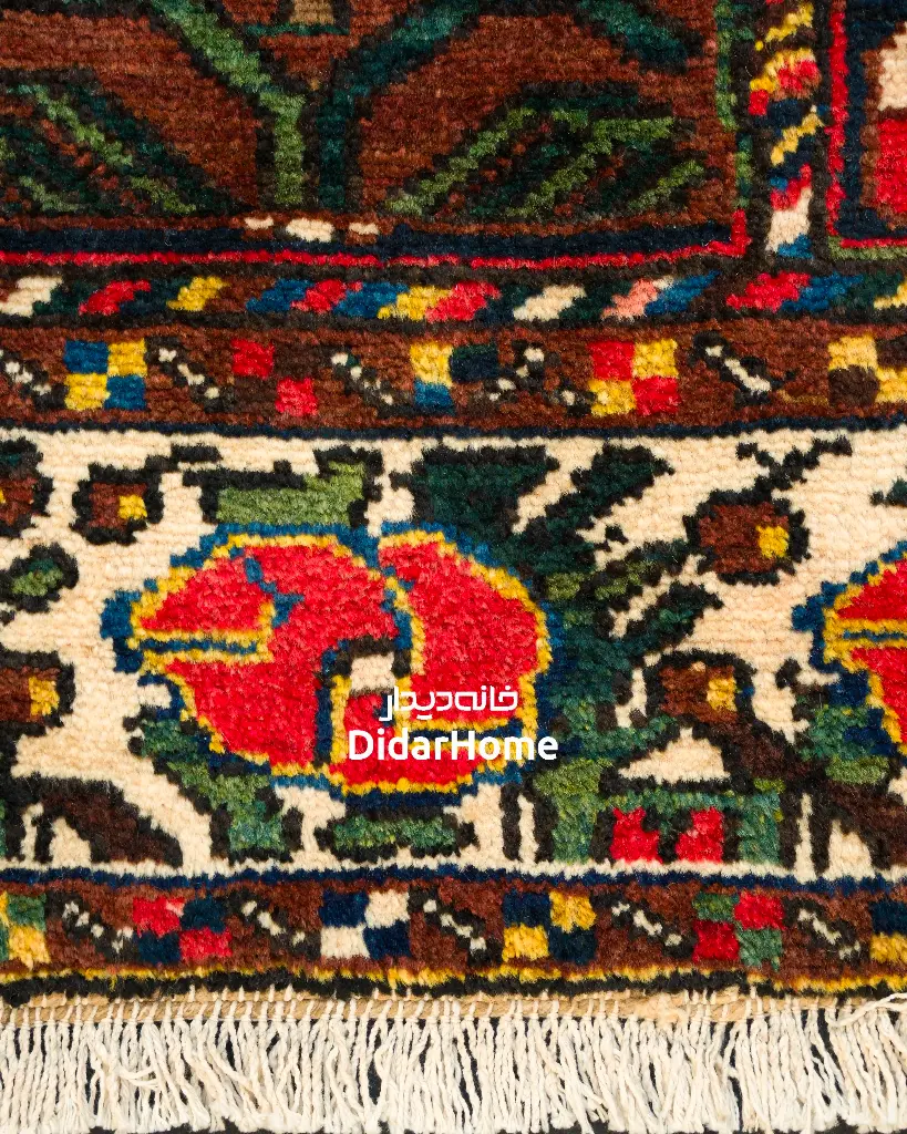فرش دستباف آنتیک بختیاری طرح خشتی ۵/۲۷ متری