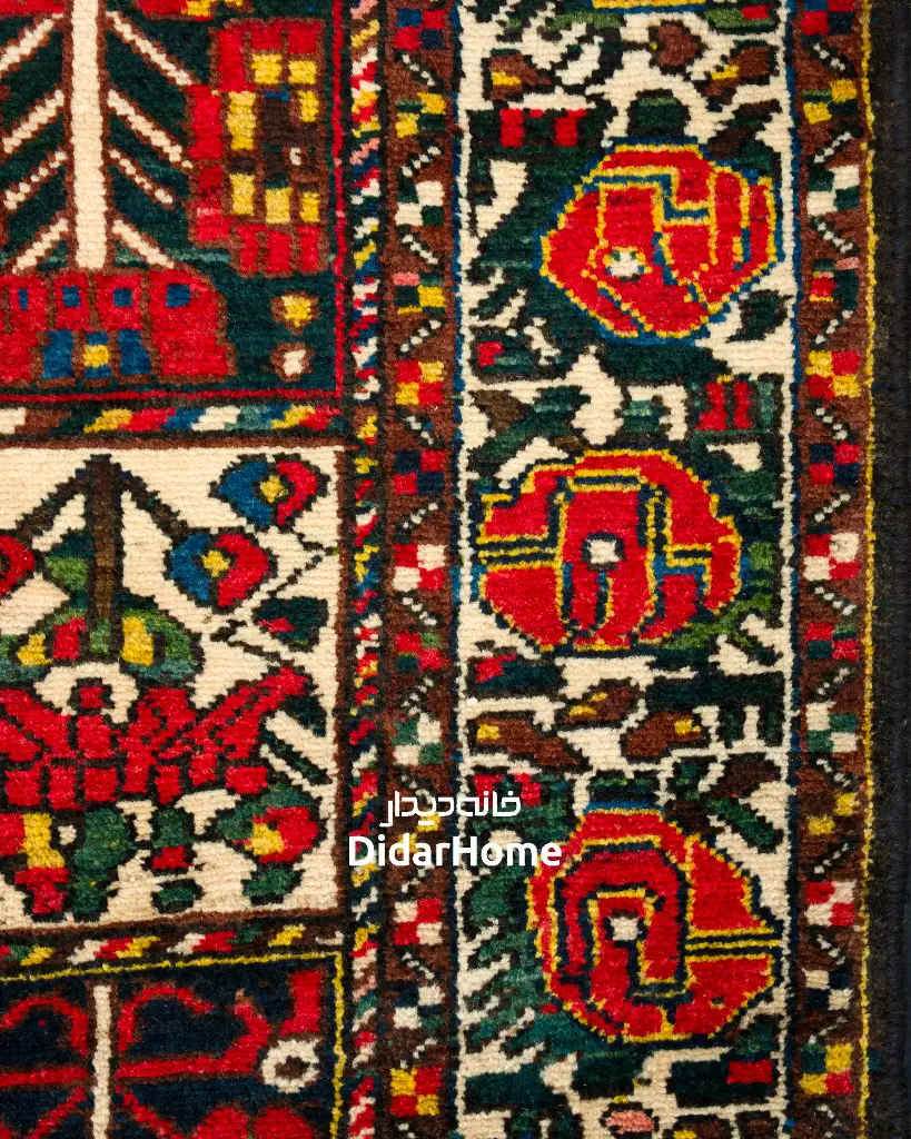 فرش دستباف آنتیک بختیاری طرح خشتی ۵/۲۷ متری