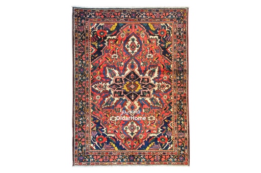 [11030012] فرش دستباف آنتیک بختیاری طرح ترنجی چهار متری